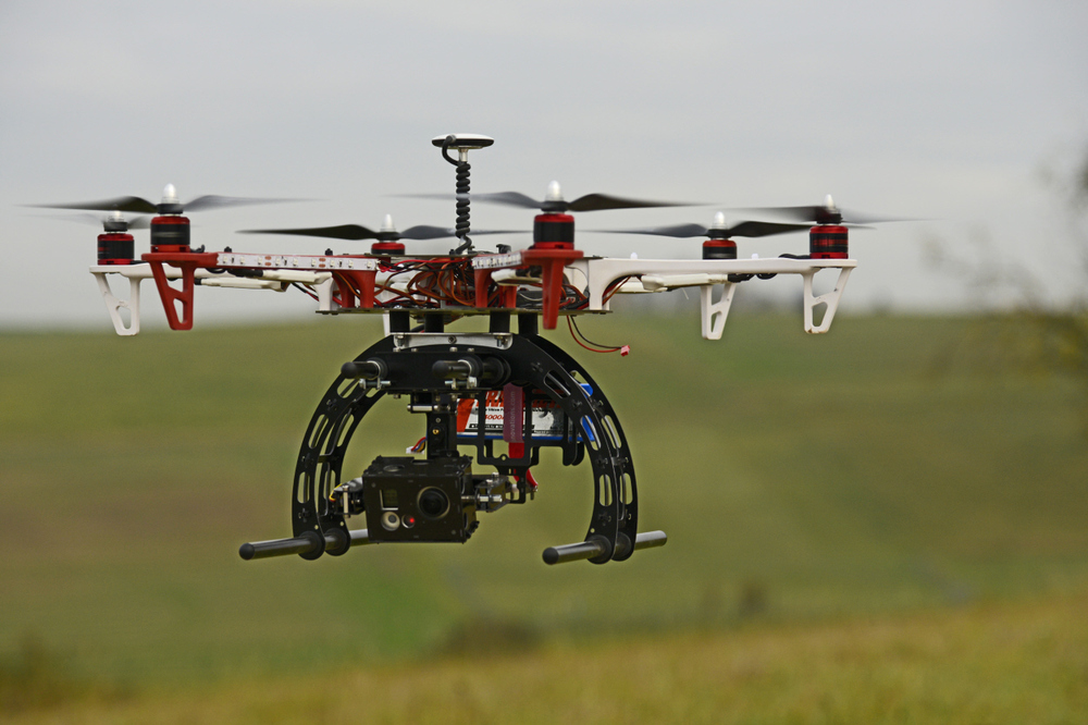 DJI F550 con tren de aterrizaje y gimbal