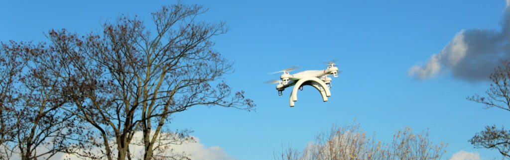 Dron en vuelo para grabación aérea